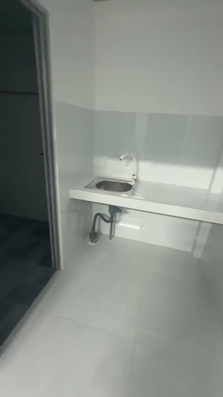 Bồn rửa và khu nấu ăn bên trong phòng trọ